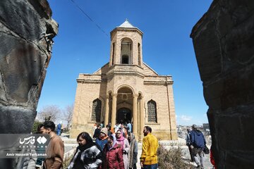 بازدید گردشگران از آثار تاریخی همدان