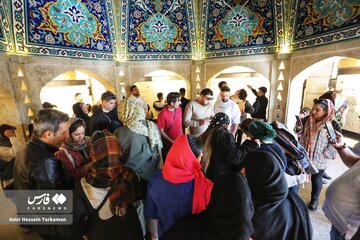 بازدید گردشگران از آثار تاریخی همدان