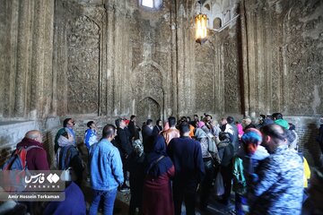 بازدید گردشگران از آثار تاریخی همدان