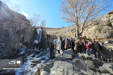بازدید گردشگران از آثار تاریخی همدان