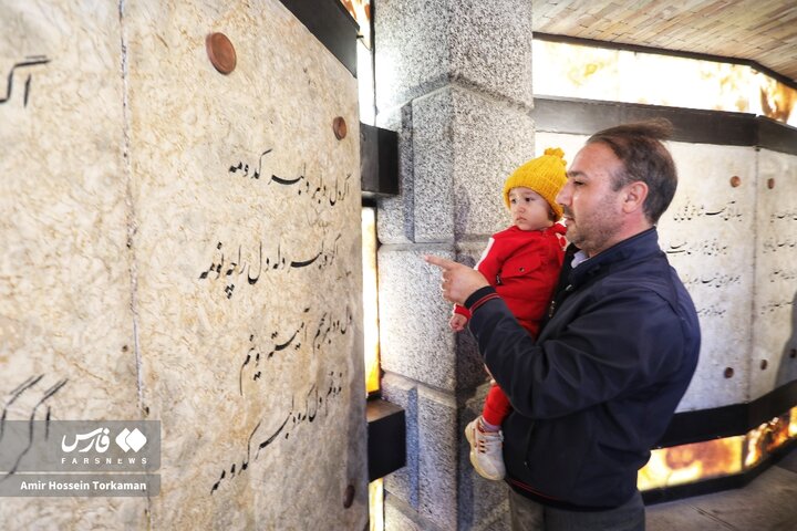 بازدید گردشگران از آثار تاریخی همدان