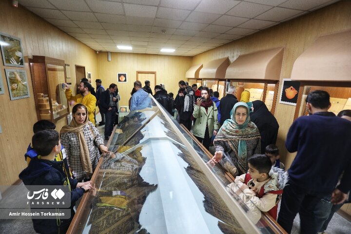 بازدید گردشگران از آثار تاریخی همدان