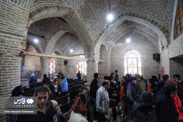 بازدید گردشگران از آثار تاریخی همدان