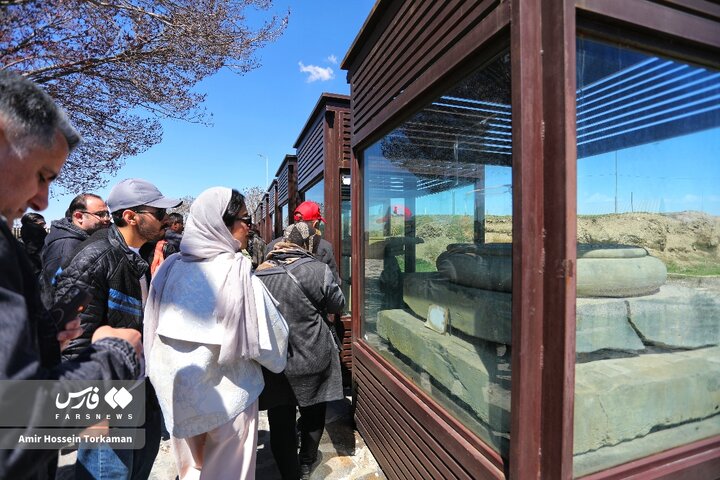 بازدید گردشگران از آثار تاریخی همدان