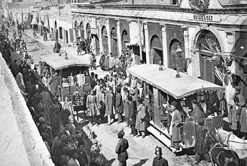 سفر به قاجار؛ از مردان شپش‌کش تا دختر کتابخوان
