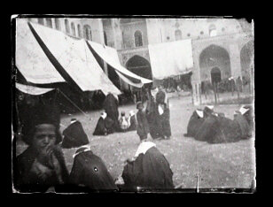 عکس/ سفر به عصر قاجار؛ تهران، از قهوهخانه سیار تا بازار