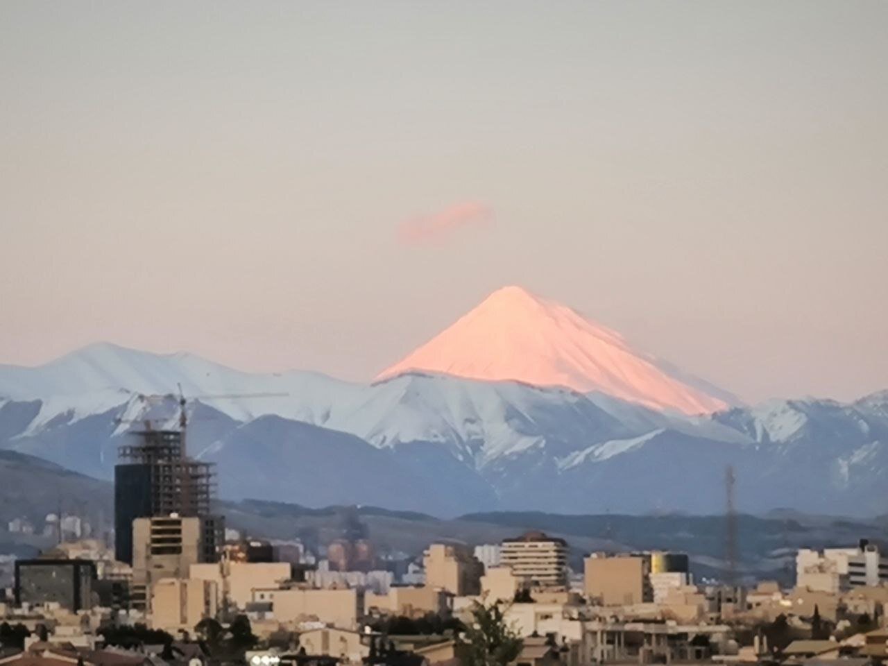عکس | نمای زیبای قله دماوند از پارک پردیسان