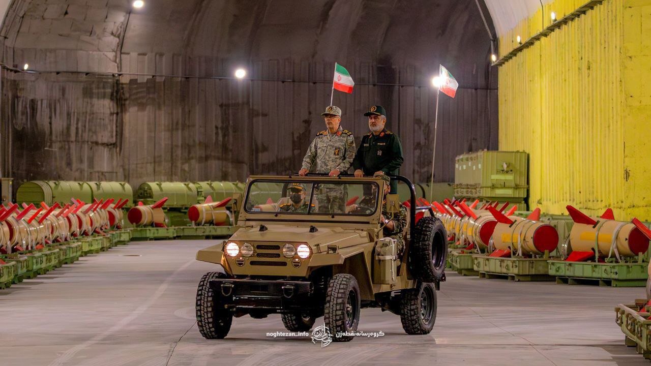فوری/ تصاویری از شهر موشکی جدید سپاه/ سردار حاجی زاده و سرلشکر باقری هم بودند/ کدام موشک های بالستیک رونمایی شدند؟