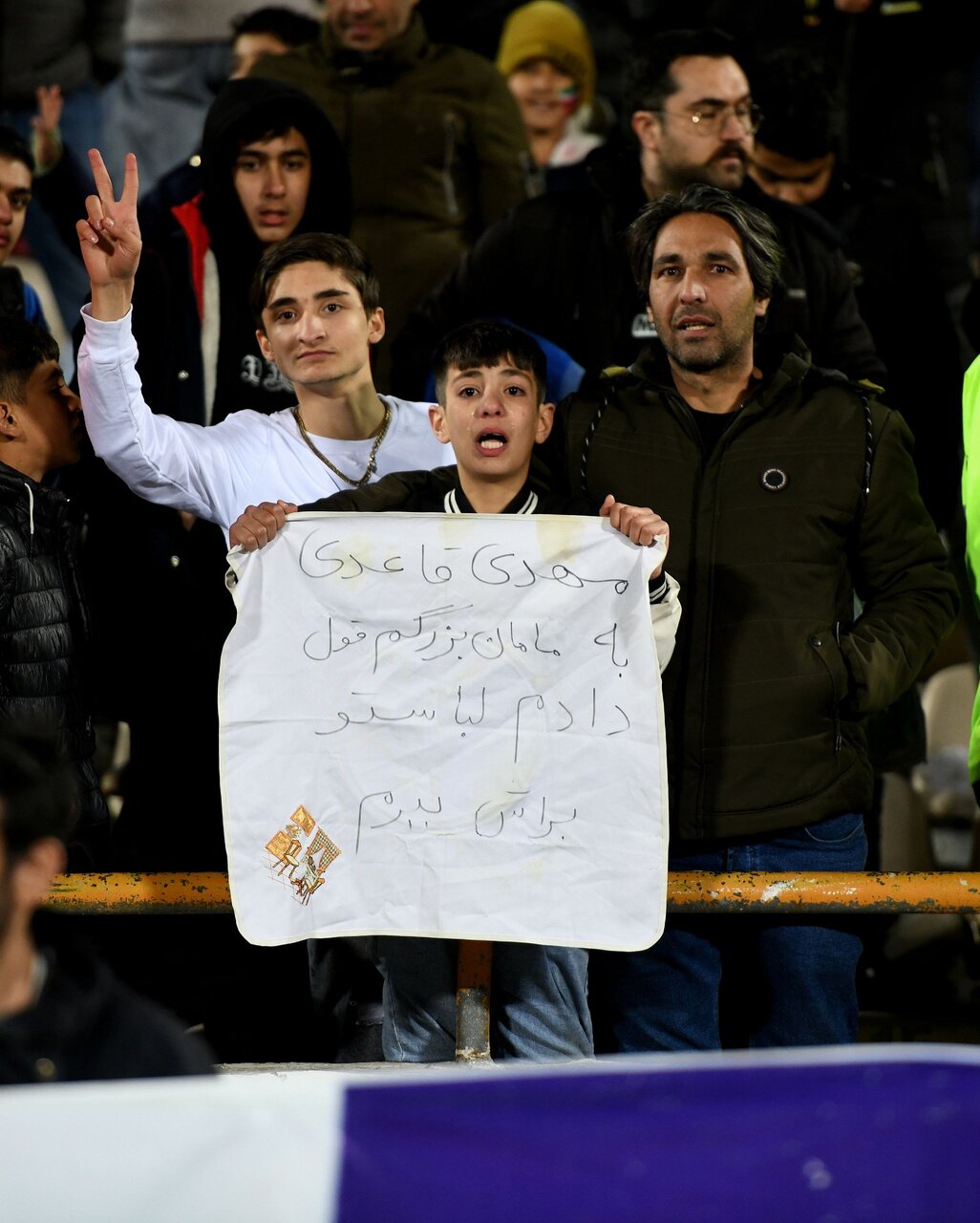 عکس | درخواست بامزه یک هوادار از مهدی قایدی برای مادربزرگش