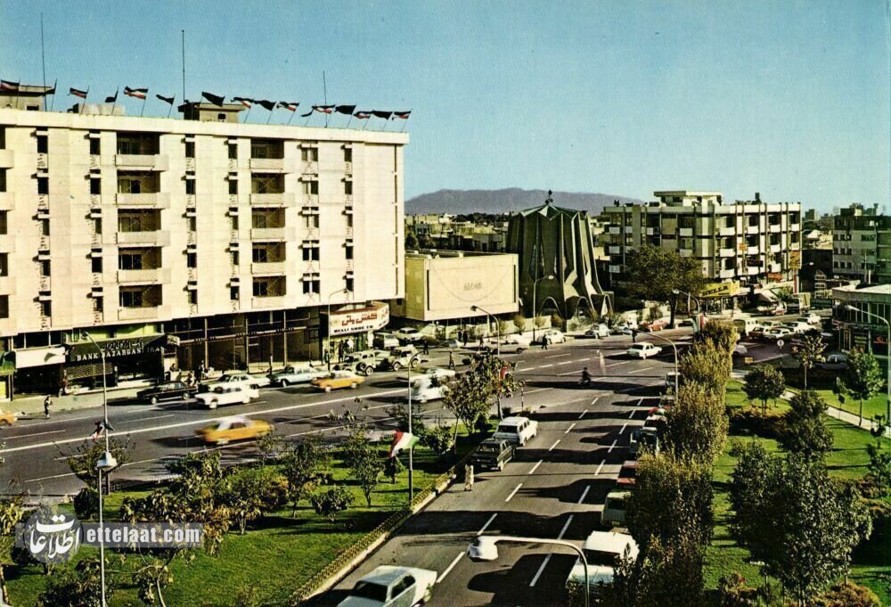 تصاویر کمتر دیده شده از میدانهای قدیمی تهران/ کارتپستال فروشی ۵۰ سال پیش