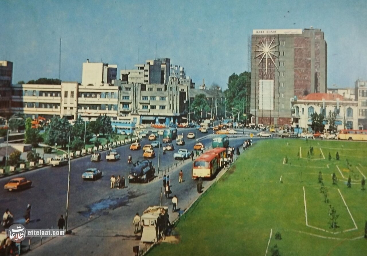 تصاویر کمتر دیده شده از میدانهای قدیمی تهران/ کارتپستال فروشی ۵۰ سال پیش