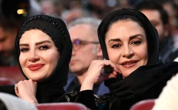 عکس | استایل ارتشی ملیکا زارعی در کنار خواهرش عکس | استایل ارتشی ملیکا زارعی در کنار خواهرش