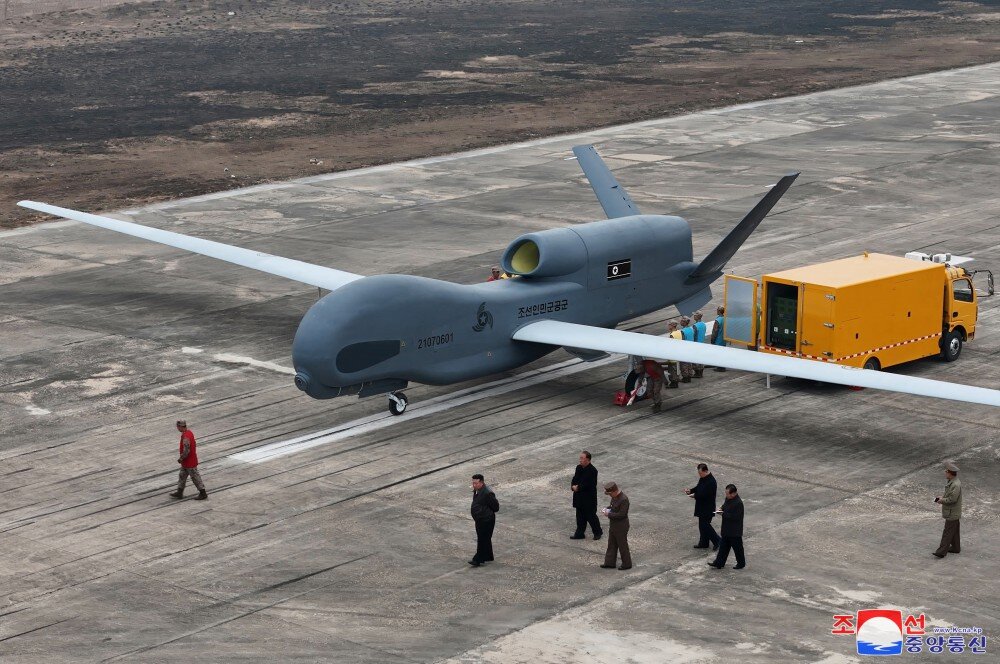 اون با انتشار این تصاویر بازهم شگفتی آفرید؛از ساخت پهپاد انتحاری مبتنی بر هوش مصنوعی تا رونمایی از هواپیمای زودهنگام