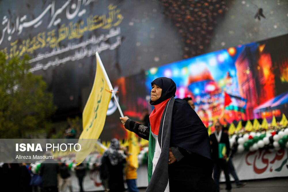 مردم با کدام پرچم ها در روز قدس شرکت کردند؟/ نماد کودکان کفن شده غزه در راهپیمایی تهران