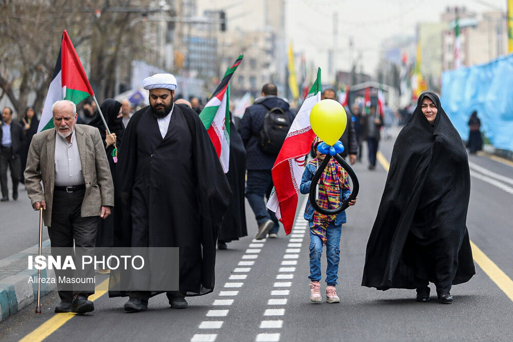 مردم با کدام پرچم ها در روز قدس شرکت کردند؟/ نماد کودکان کفن شده غزه در راهپیمایی تهران