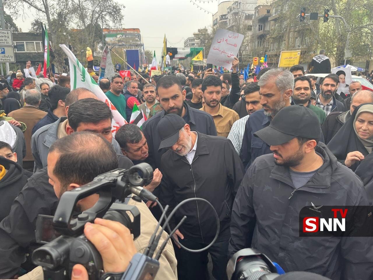 تصویری از علی لاریجانی در راهپیمایی روز قدس/ فرماندهان ارشد سپاه میان جمعیت حضور یافتند/ سردار قاآنی هم آمد