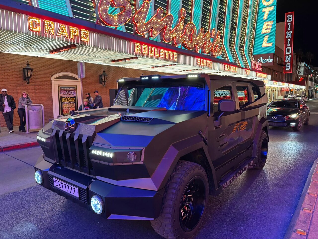 پوست کروکدیل در عحیبترین شاسیبلند جهان /عکس