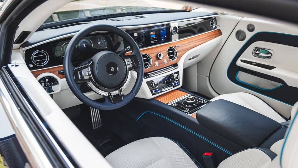 رولزرویس اسپکتر، لوکسترین خودروی برقی دنیا با اسکورت لامبورگینی در تهران! / عکس