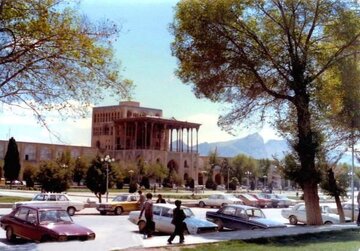وقتی منارجنبان ایستاد و چهارباغ پارکینگ شد!