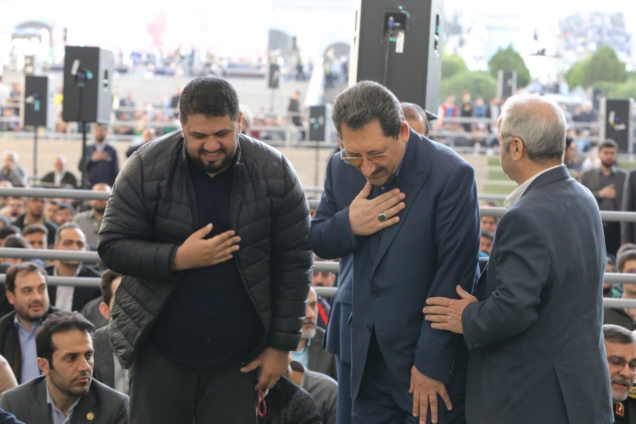 تصاویری از حال و هوای مصلی تهران چند دقیقه قبل از اقامه نماز عید فطر از سوی رهبری