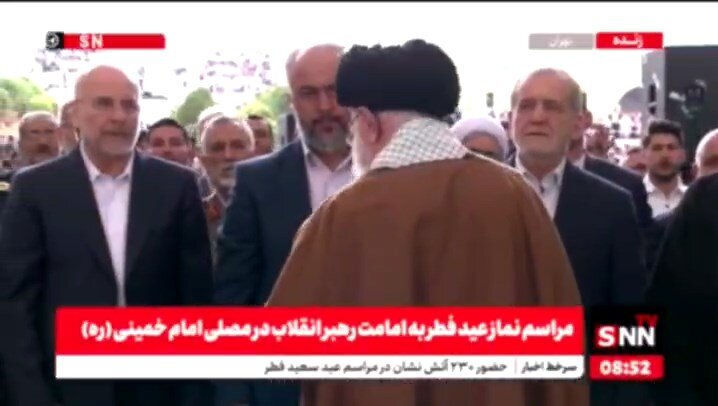 از احوالپرسی رهبری با مسئولان تا شعار حیدر حیدر نمازگزاران