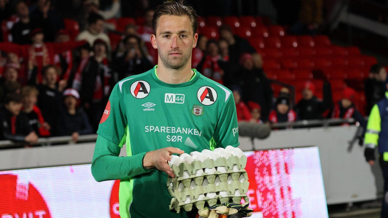 عکس| عجیبترین جایزه بهترین بازیکن زمین دنیای فوتبال!