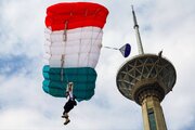 ببینید | تصاویر جذاب از لحظه پرش تا فرود از برج میلاد
