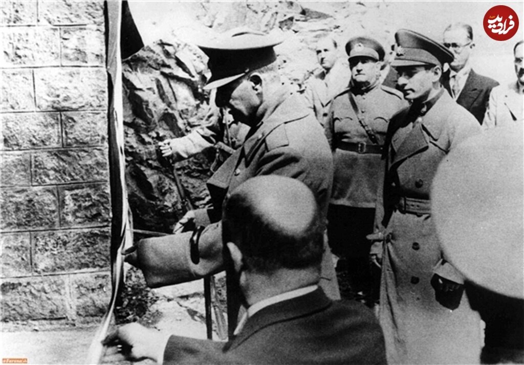 عکس/ سفر در تاریخ؛ رضاشاه و محمدرضا پهلوی در حال افتتاح تونل کندوان