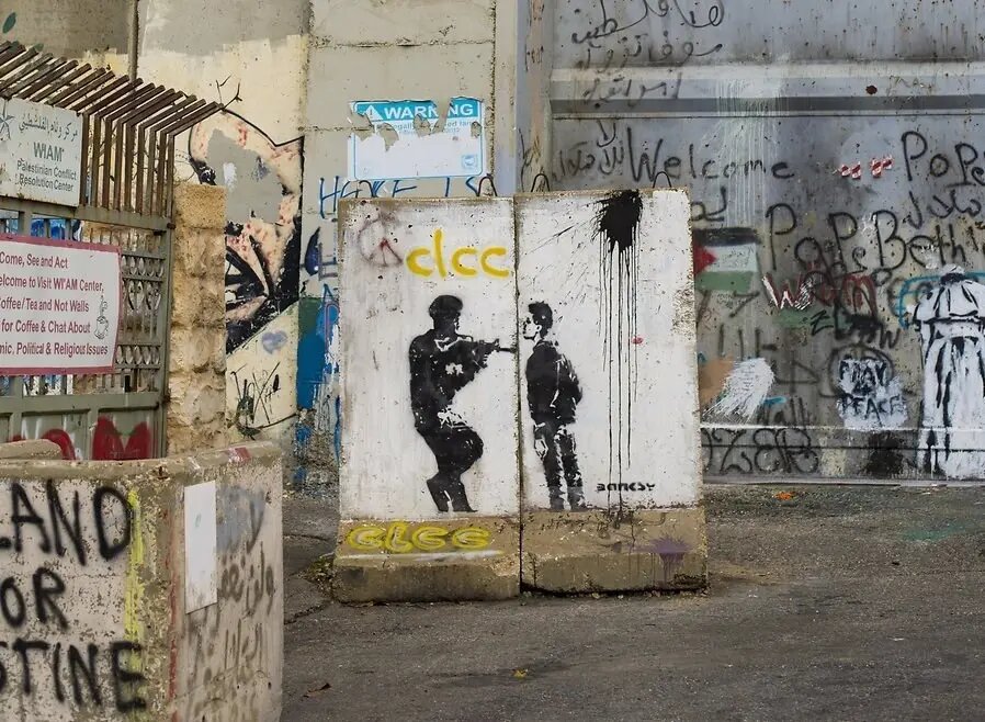 تاسیس موزهای عجیب و واقعی از آثار بنکسی در مادرید/ هنرمندی که دغدغه بشریت و اجتماع دارد