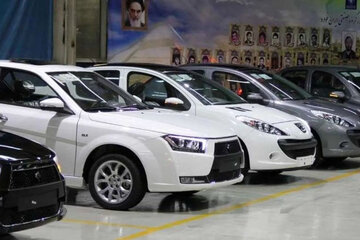 بازار خودرو در سراشیبی رکود/ این خودروها بین ۵ تا ۷ میلیون ارزان شدند بازار خودرو در سراشیبی رکود/ این خودروها بین ۵ تا ۷ میلیون ارزان شدند