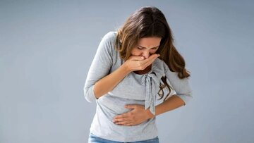 حالت تهوع از علائم کمبود این ویتامین است حالت تهوع از علائم کمبود این ویتامین است
