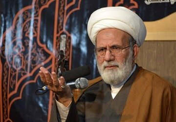 امام جمعه موقت مشهد: راه پیشرفت ایران داشتن روحیه انقلابی است
