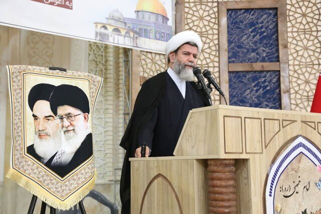 امام جمعه قم: کسانی که به مذاکره ولع دارند به تاریخ و برجام نگاه کنند / امام جمعه اصفهان:می کوشند تا اسلام را به پوسته‌ای بی‌معنا تبدیل کنند