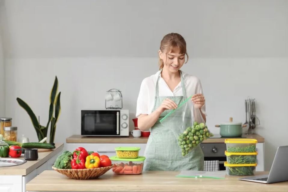 فواید فریز کردن مواد غذایی/ چرا باید میوه و سبزیجات فریز شده بخوریم؟