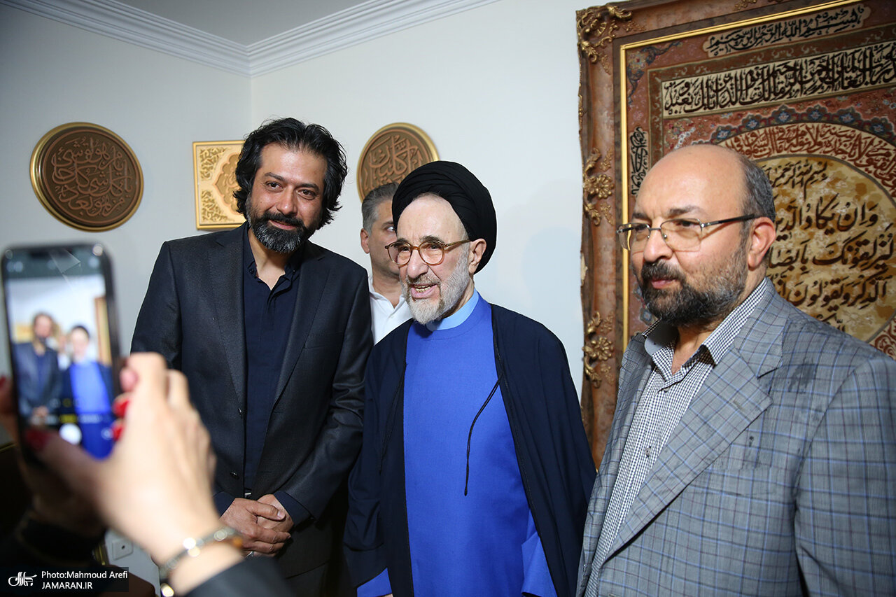 تصاویری از روز شلوغ سیدمحمد خاتمی/ سخنگوی دولت ابراز ارادت کرد/ ظریف در آغوش رئیس دولت اصلاحات/ خاتمی با چه ماشینی آمد؟