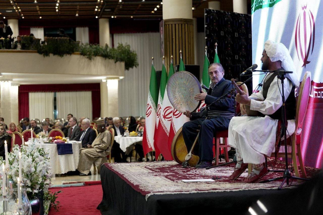 در جشن نوروزی وزارت خارجه چه گذشت و عراقچی درباره مذاکره با آمریکا در میان سفرا چه گفت؟+تصاویر