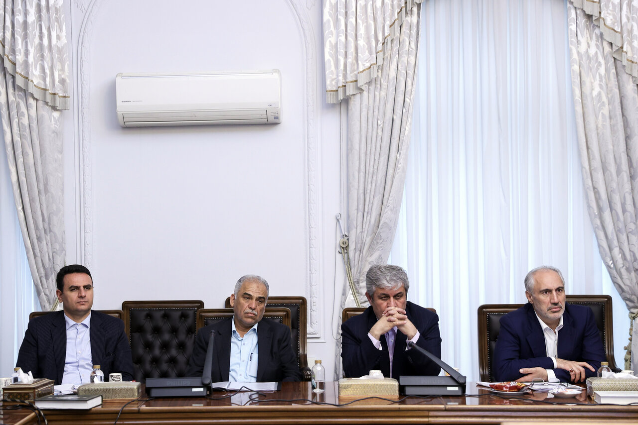 عکسی از محسن رضایی در جلسه مشترک با پزشکیان، قالیباف و محسنی اژه ای/ تاجگردون هم بود