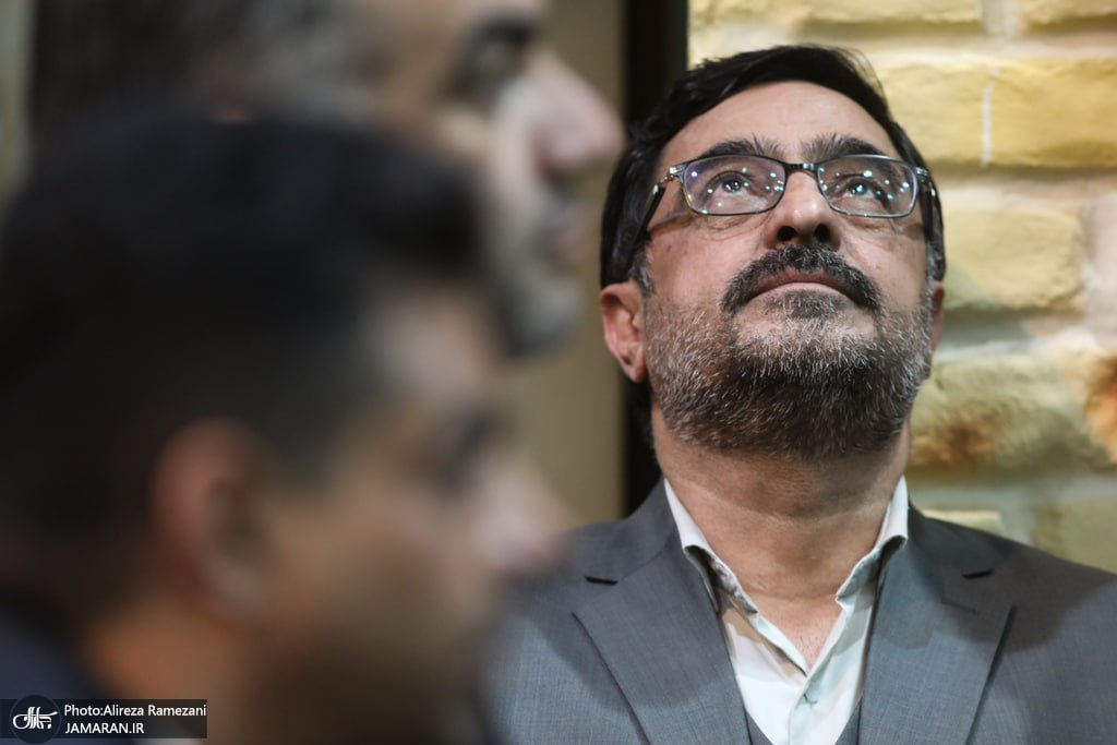 تصویری جالب از حضور سعید مرتضوی در یک مراسم ختم