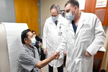 یک جراحی نادر؛ قلب و کبد و کلیه همزمان به یک بیمار پیوند زده شد یک جراحی نادر؛ قلب و کبد و کلیه همزمان به یک بیمار پیوند زده شد