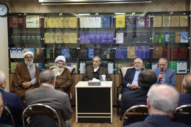 دیدار پیشکسوتان وزارت خارجه با ولایتی/عکس