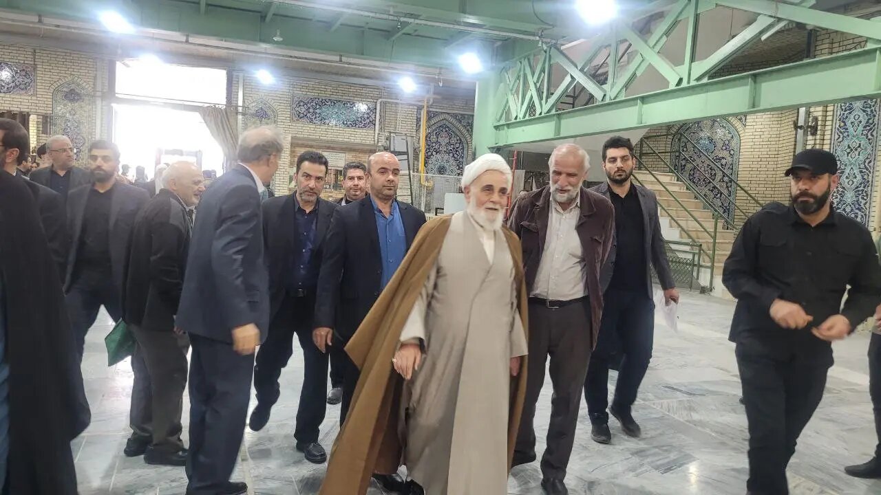 تصاویری از حضور ناطق نوری در یک مراسم ختم/ مخبر و رئیس دفتر رهبر انقلاب هم بودند