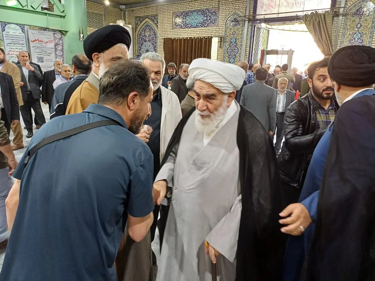 تصاویری از حضور ناطق نوری در یک مراسم ختم/ مخبر و رئیس دفتر رهبر انقلاب هم بودند