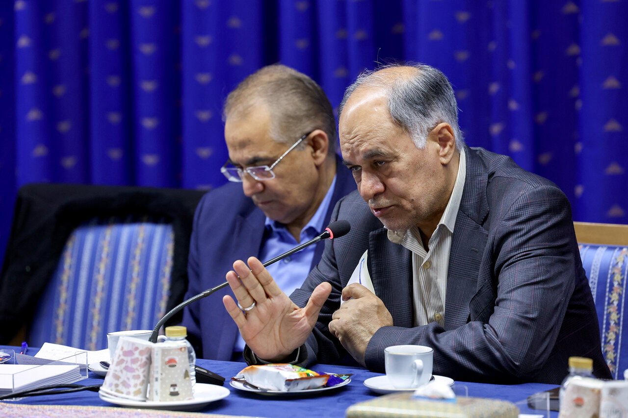 خوش و بش پزشکیان با نمایندگان احزاب+ تصویر