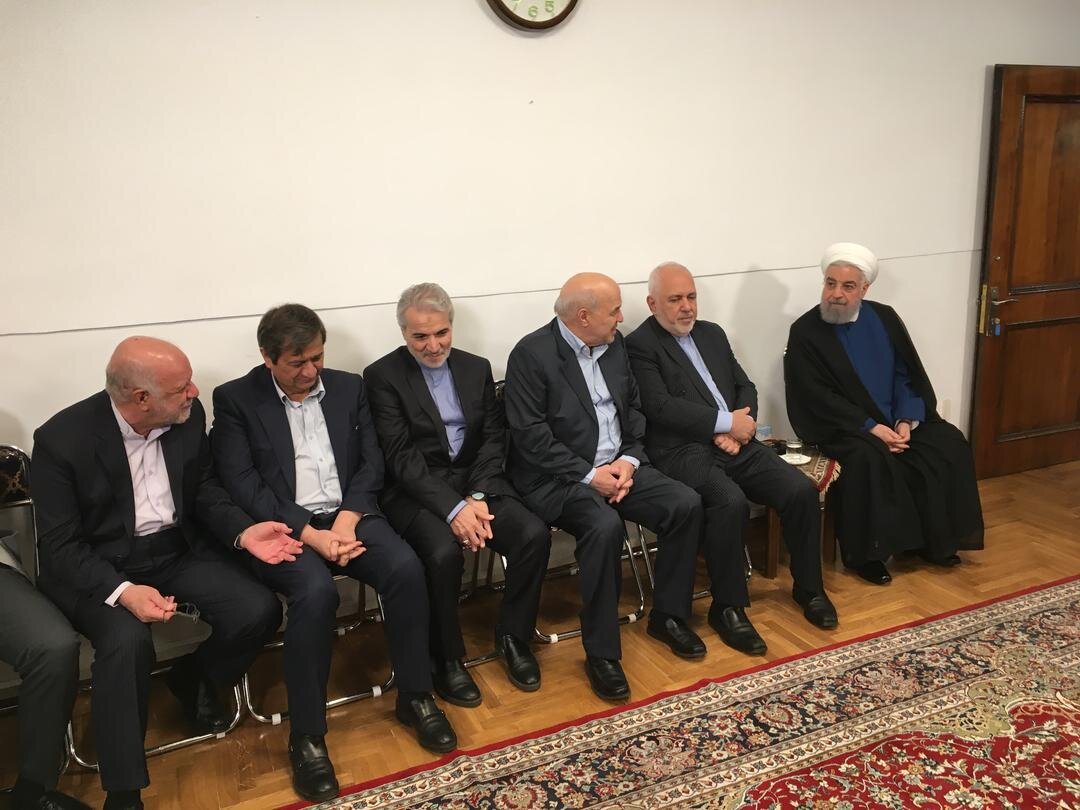خوش و بش محسن هاشمی با حسن روحانی/ ظریف  کنار شیخ نشست/ روز شلوغ روحانی در کنار چهره های سیاسی + تصاویر