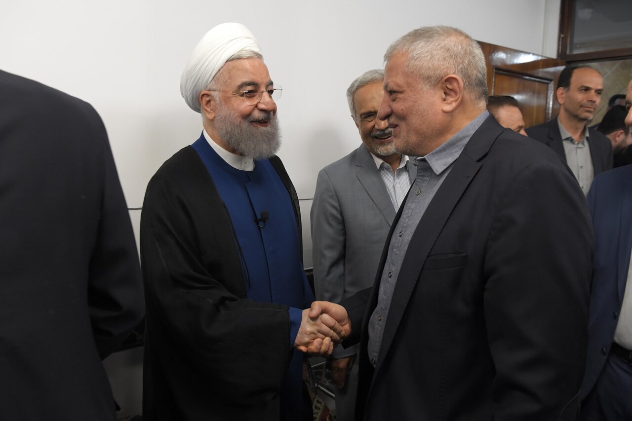 خوش و بش محسن هاشمی با حسن روحانی/ ظریف  کنار شیخ نشست/ روز شلوغ روحانی در کنار چهره های سیاسی + تصاویر