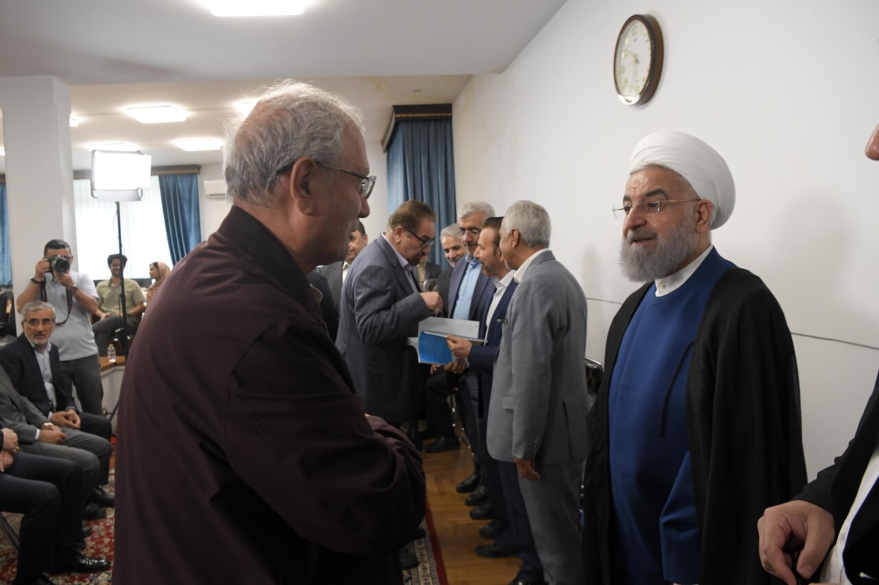 تصویری از دیدار مقامات دولت پزشکیان با حسن روحانی/ چه کسانی به دیدار نوروزی رفتند؟