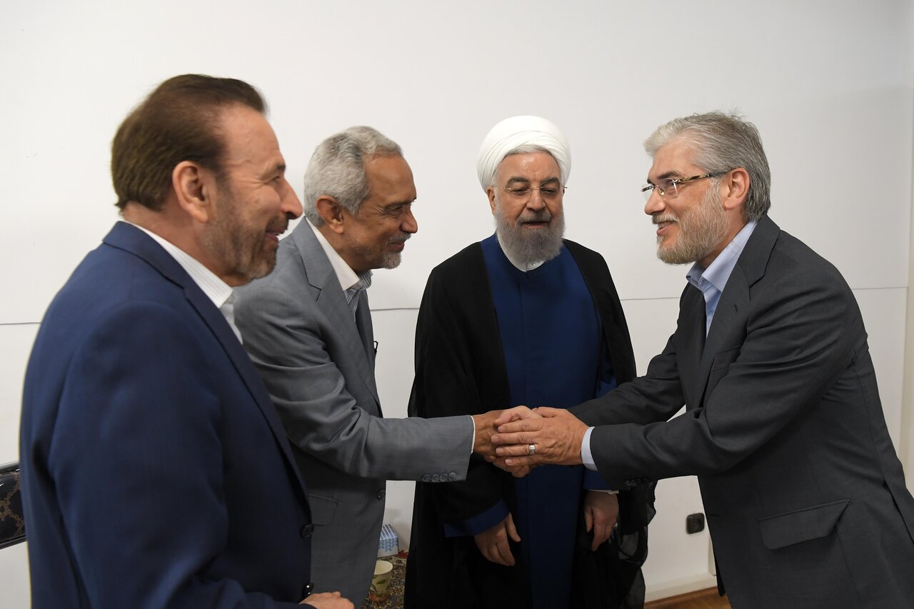 تصویری از دیدار مقامات دولت پزشکیان با حسن روحانی/ چه کسانی به دیدار نوروزی رفتند؟