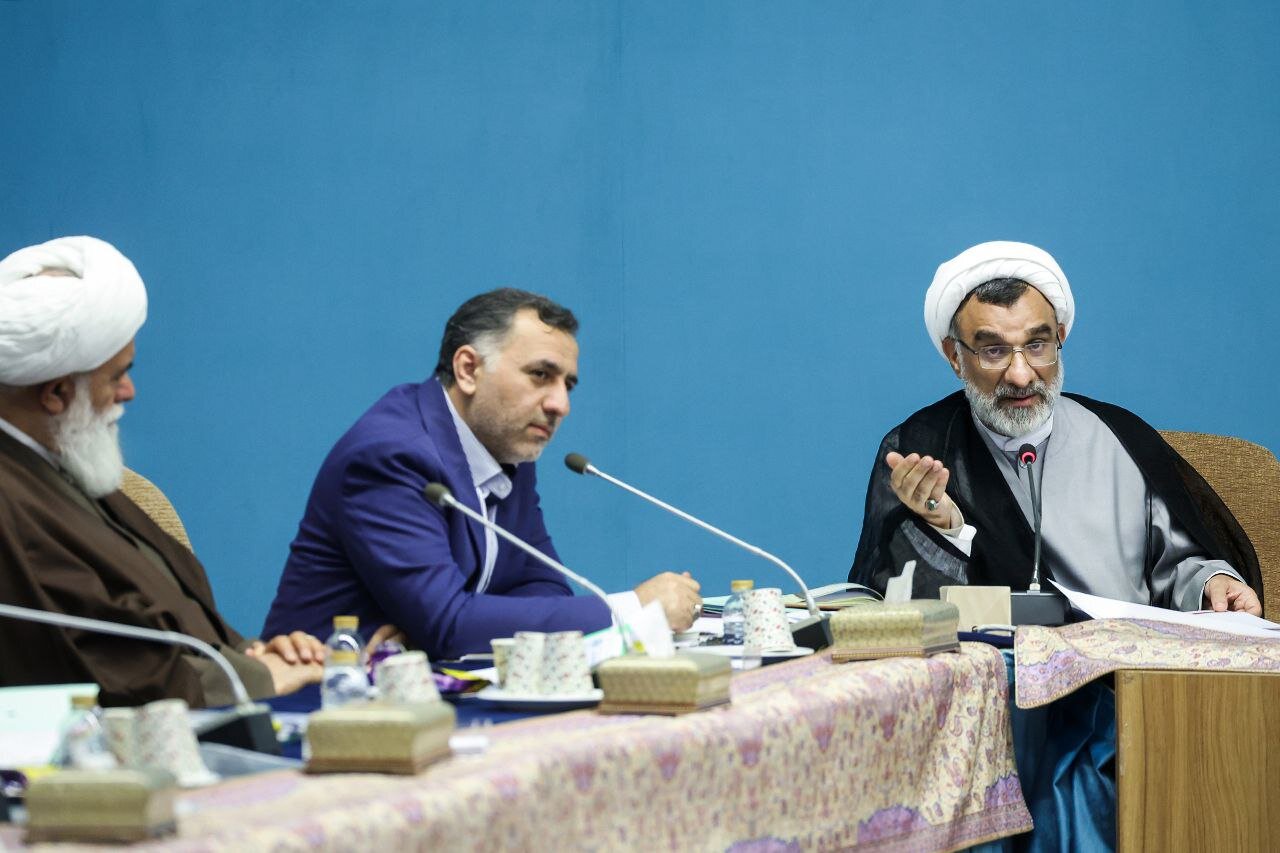 عکسی از تیپ خاص علی لاریجانی در کنار حدادعادل