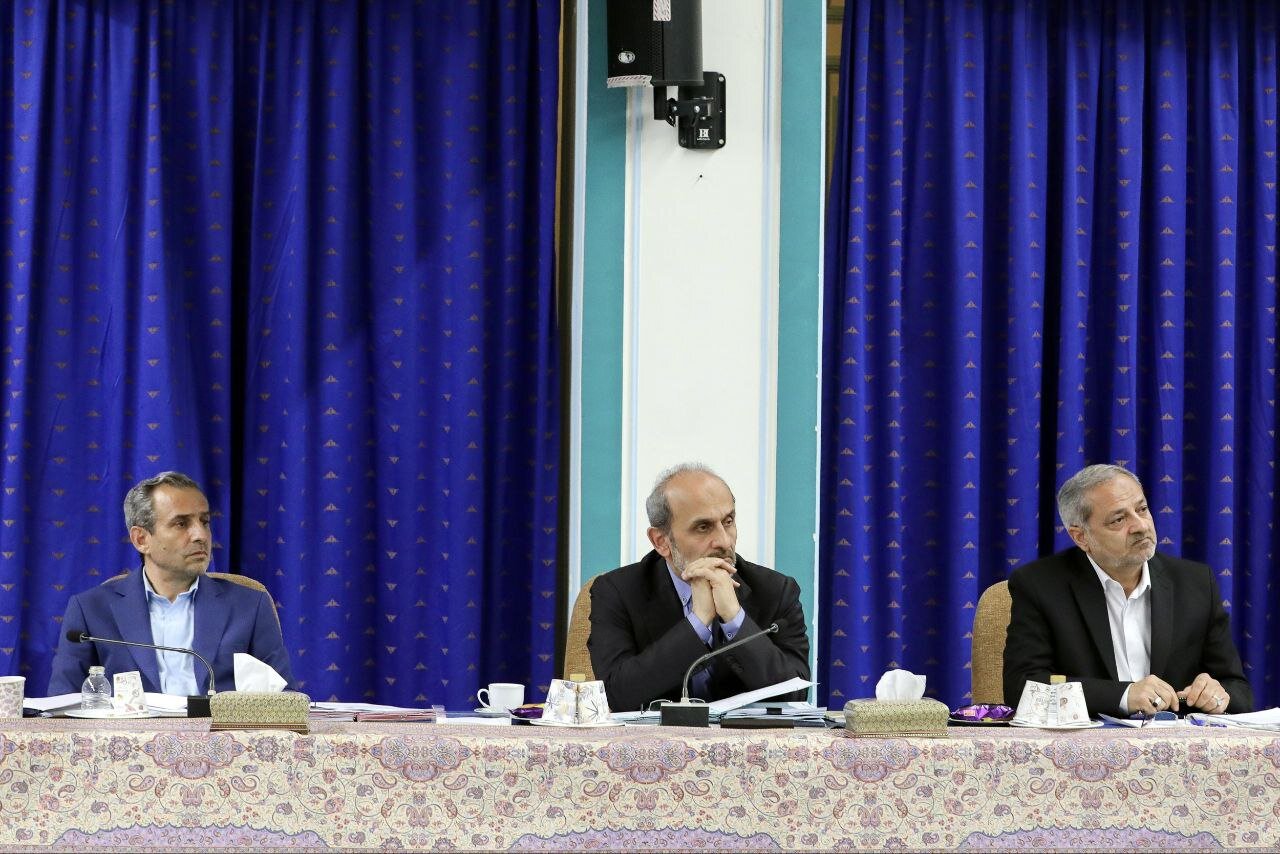 عکسی از تیپ خاص علی لاریجانی در کنار حدادعادل