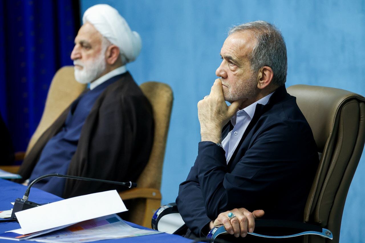 عکسی از تیپ خاص علی لاریجانی در کنار حدادعادل